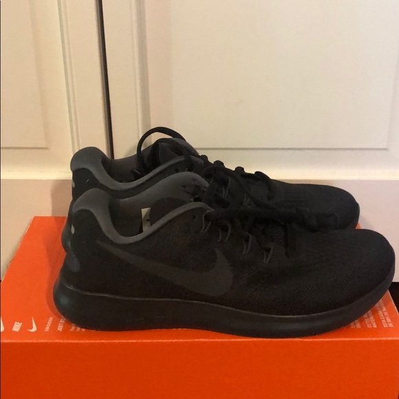 nike free run triple black